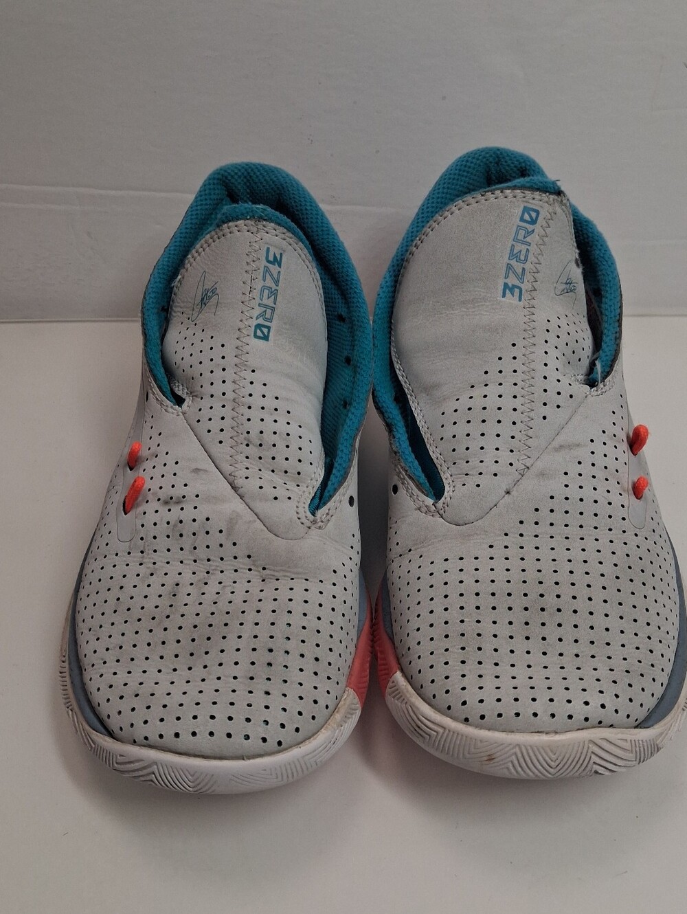 Under Armour Low-Top Sneakers - Light Gray with Teal Accents Size 3.5Y - Picture 13 of 13